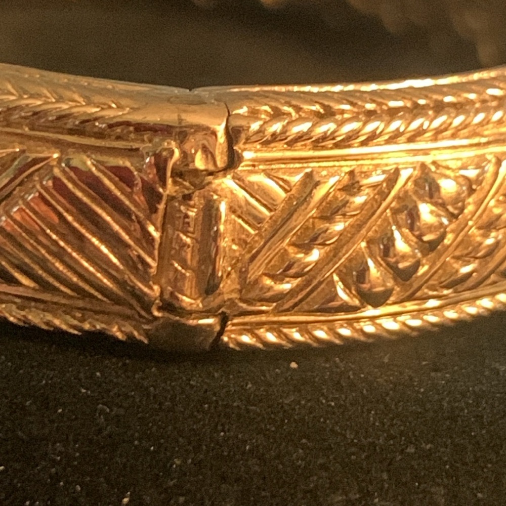 JUDITH RIPKA 925 STERLING SILVER HINGED BANGLE BRACELET WITH PAVÉ CZ DETAIL - Picture 5 of 14